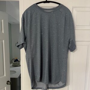 Mens Lululemon XXL drop hem 3 tees, 1 hoodie.